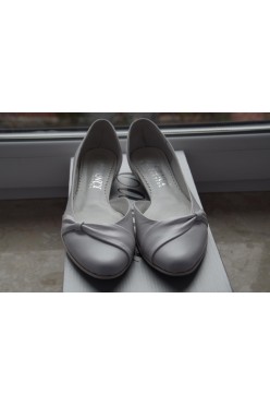 Nowe skórzane perłowe buty Aranci rozm 37, obcas 1cm