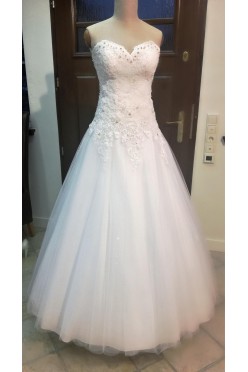 Efektowna suknia ślubna 2017 z szykownym gorsetem