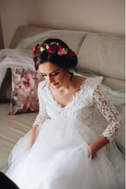 sprzedam koronkową suknię ślubną w rozmiarze 34/36