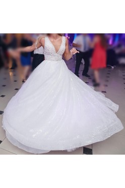 Błyszcząca suknia ślubna