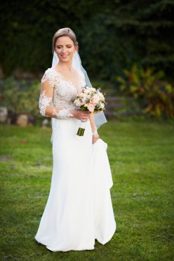 Sprzedam suknie Villa Nova z trenem i welonem