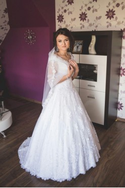 Suknia Ślubna - cała w koronkach