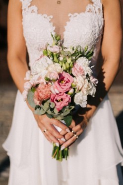 Piękna suknia Lilian West 2017