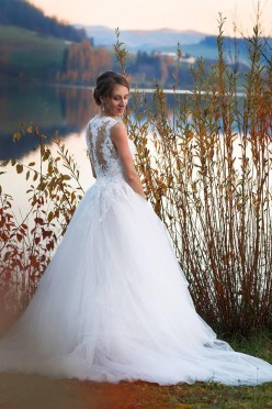 Niepowtarzalna suknia Halixa z kolekcji La Sposa 2017