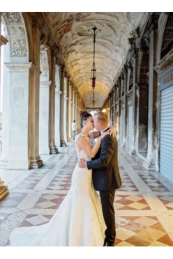 Luksusowa, markowa suknia dla pewnych siebie kobiet