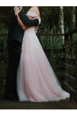 Orygnialna pudrowo-różowa suknia ślubna, perły