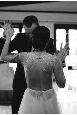 Delikatna suknia ślubna Rara Avis ODRI