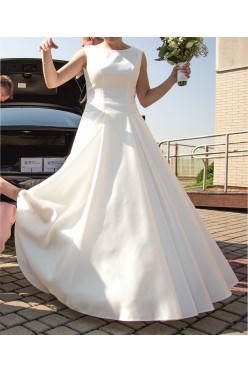 Klasyczna suknia w kolorze śmietankowym