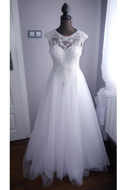 Gorsetowa suknia z perełkami i kryształami Swarovskiego