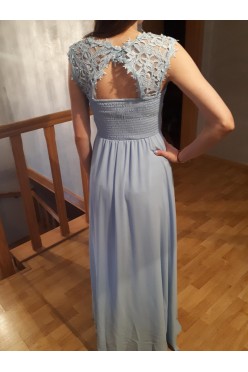 Błękitna suknia dla druchny bądź na poprawiny.