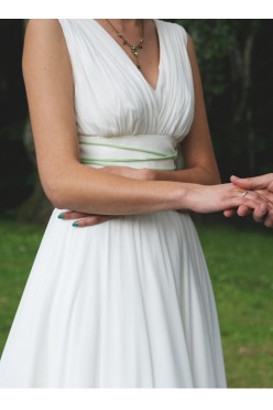 Piękna, prosta suknia ślubna