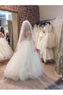 Suknia ślubna z długim rękawem, trenem i welonem   36 S