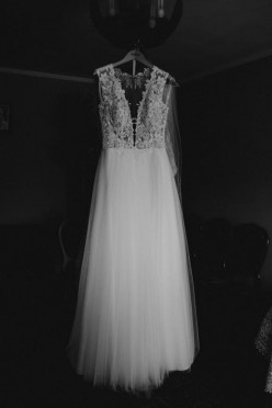 Suknia ślubna z podpinanym trenem
