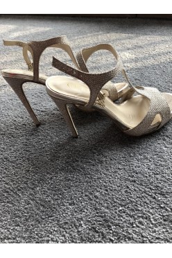 Piękne, nowe, buty Guess! Rozmiar 37, kolor Złoto/Szampański