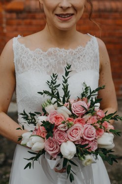 Romantyczna suknia w kształcie litery A