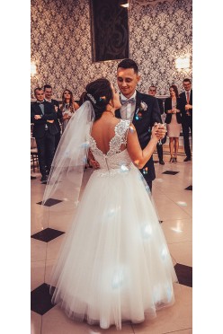 Koronkowa suknia ślubna