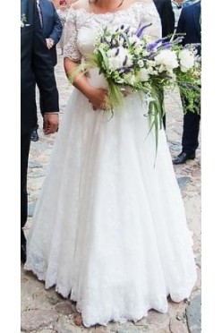 Koronkowa suknia Civita