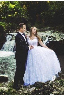 Koronkowa suknia ślubna + bolerko + welon