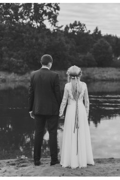 Suknia ślubna kolor śmietankowy.