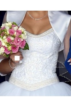 Śnieżnobiała suknia ślubna+dodatki - czeka właśnie na Ciebie