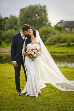 Suknia ślubna Lillian West model 6425 z kolekcji 2017/2018