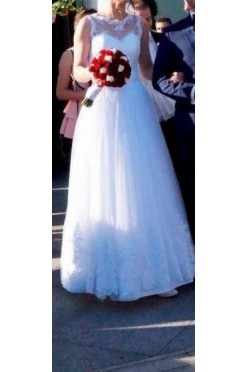 Biała suknia ślubna - delikatna, koronka