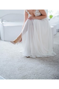 Sprzedam delikatną, zwiewną, koronkową suknię ślubną