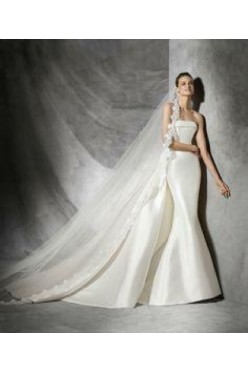 Suknia ślubna z kolekcji Pronovias Tasiala +welon