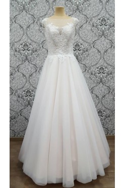 Delikatna suknia ślubna