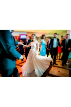 Koronkowa suknia ślubna Maggio Ramatti w rozmiarze 36