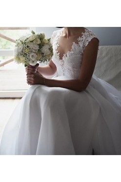 Piękna elegancka suknia ślubna z odpinanym trenem, rozmiar S