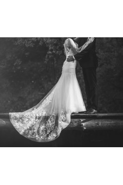 Suknia ślubna z trenem rozm. 36