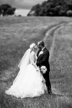 Bajeczna suknia ślubna z falbanami r. 34/36