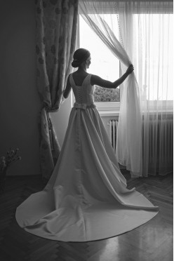 Elegancka suknia ślubna