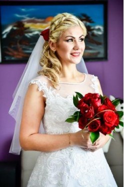 Suknia ślubna z welonem