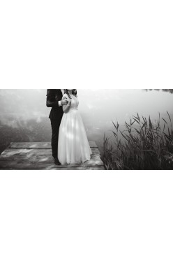 Suknia ślubna z bolerkiem i ozdobą do włośów