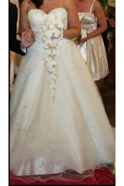 Sprzedam piękną elegancką suknię ślubną bogato zdobiona