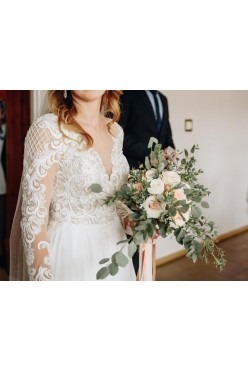 Suknia ślubna z długim rękawem.  163 cm + 7,5 cm. Rozm. 36