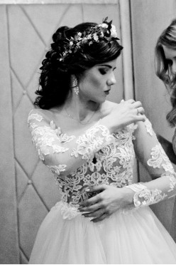 Zjawiskowa suknia ślubna – roz 36, długi rękaw