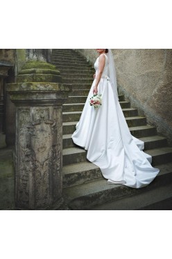 Elegancka suknia ślubna