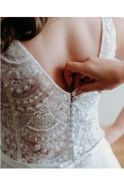 Suknia ślubna skromna i klasyczna