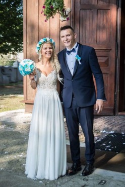 Sprzedam suknię z Muślinu . Wycięte plecy