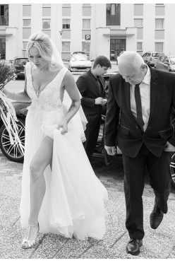 Suknia ślubna jak Kopczyńska boho Pronovias Laurell