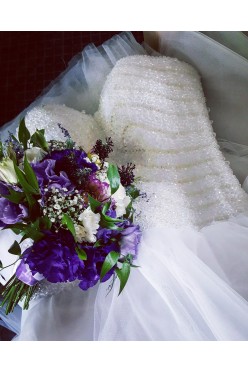 Piękna suknia ślubna z kryształkami