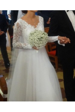 Sukienka ślubna z długim rękawem i esami floresami