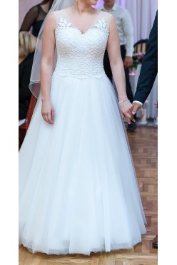 Lekka i śliczna suknia ślubna