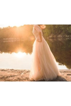 Oryginalna, zwiewna suknia w kolorze szampańskim