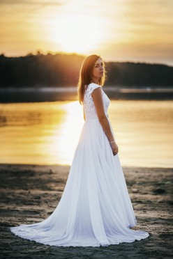 Suknia ślubna "Mista" , muślinowa + gratis hiszpański welon