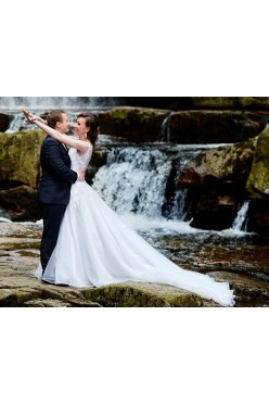 Zachwycająca suknia ślubna marki Pronovias