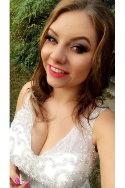 Błyszcząca niepowtarzalna suknia !